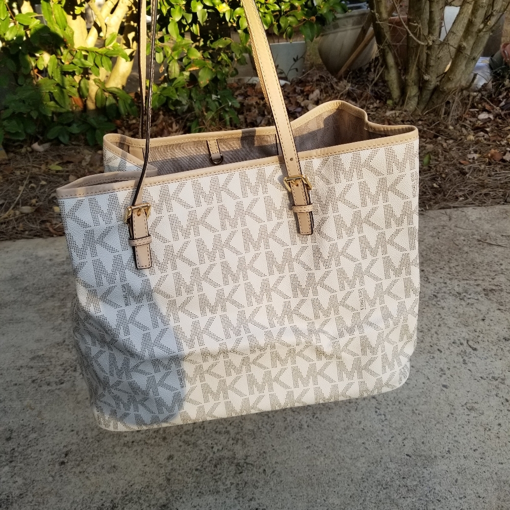 Womens EUC Michael kors never full carryall tote